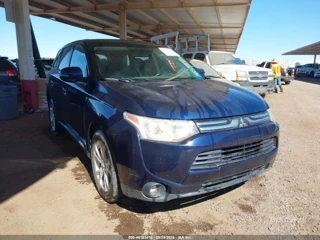 MITSUBISHI MITSUBISHI OUTLANDER SE
