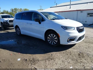 CHRYSLER CHRYSLER PACIFICA HYBRID SELECT