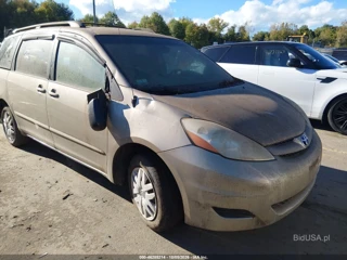 TOYOTA TOYOTA SIENNA LE