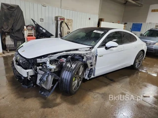 PORSCHE PANAMERA 4 E-HYBRID