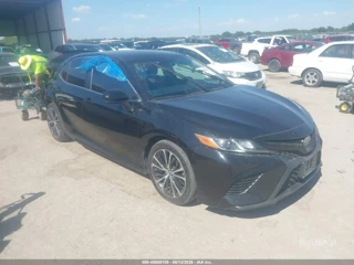 TOYOTA TOYOTA CAMRY SE