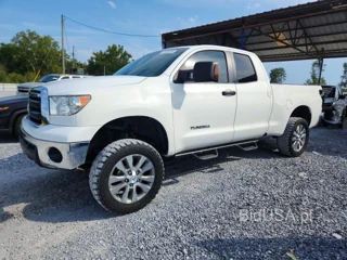 TOYOTA TUNDRA DOUBLE CAB SR5