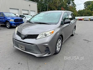 TOYOTA SIENNA L