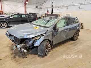VOLVO V60 CROSS COUNTRY PLATINUM