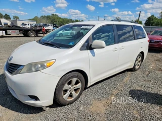 TOYOTA SIENNA LE