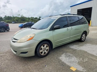 TOYOTA SIENNA LE 8-PASSENGER