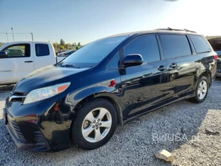 TOYOTA SIENNA LE