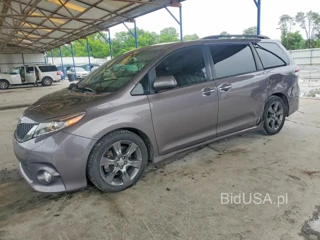TOYOTA SIENNA SE