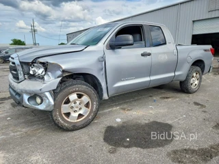 TOYOTA TUNDRA DOUBLE CAB SR5