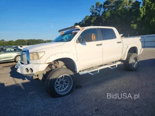 TOYOTA TUNDRA CREWMAX SR5