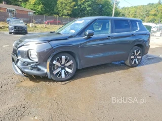 MITSUBISHI OUTLANDER SE