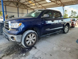 TOYOTA TUNDRA CREWMAX SR5