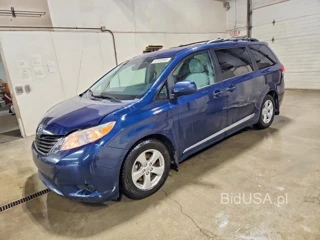 TOYOTA SIENNA LE