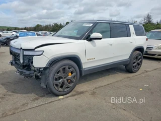 RIVIAN R1S ADVENTURE