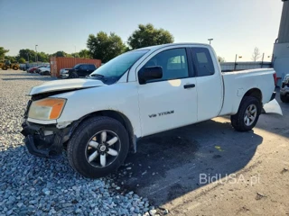 NISSAN TITAN S