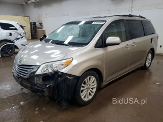 TOYOTA SIENNA XLE 8-PASSENGER
