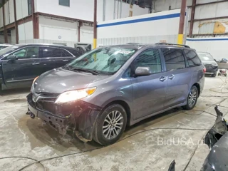 TOYOTA SIENNA XLE 8-PASSENGER