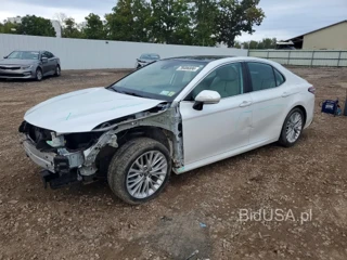 TOYOTA CAMRY XLE