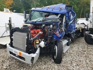 FREIGHTLINER M2