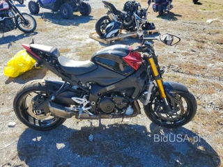 SUZUKI GSX-S1000F