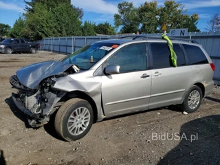 TOYOTA SIENNA XLE 7-PASSENGER