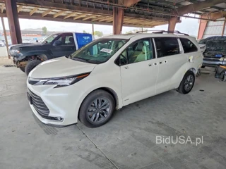 TOYOTA SIENNA XLE