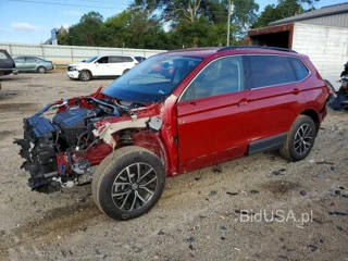 VOLKSWAGEN TIGUAN SE