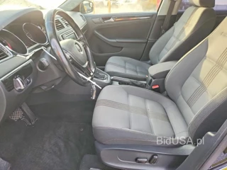 VOLKSWAGEN JETTA SE