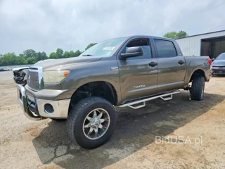 TOYOTA TUNDRA CREWMAX SR5