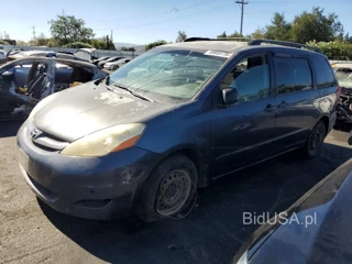 TOYOTA SIENNA LE 8 PASSENGER