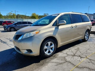 TOYOTA SIENNA LE