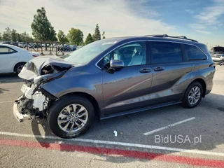 TOYOTA SIENNA LE