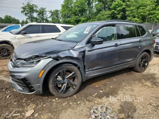 VOLKSWAGEN TIGUAN SE R-LINE BLACK