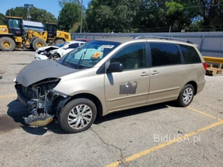 TOYOTA SIENNA LE 7-PASSENGER