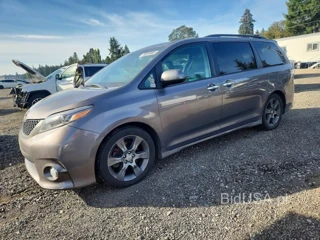 TOYOTA SIENNA SE