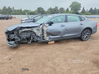 VOLVO S90 T5 MOMENTUM