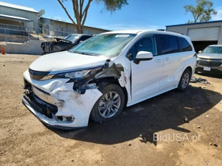 TOYOTA SIENNA LE