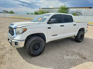 TOYOTA TUNDRA CREWMAX SR5