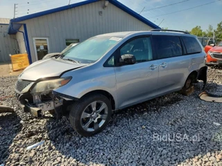 TOYOTA SIENNA SPORT