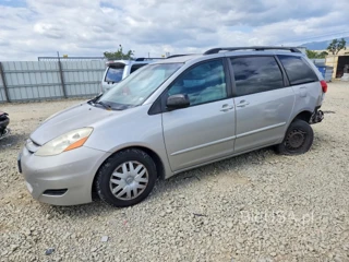 TOYOTA SIENNA LE 7-PASSENGER