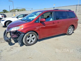 TOYOTA SIENNA LE