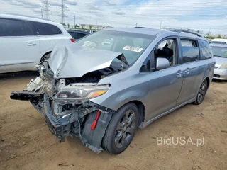 TOYOTA SIENNA SE 8-PASSENGER