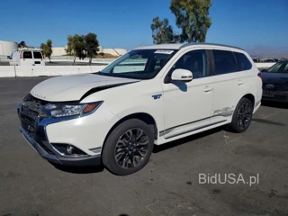 MITSUBISHI OUTLANDER SE