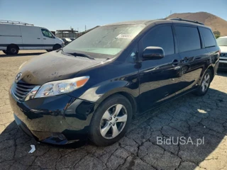 TOYOTA SIENNA LE