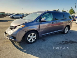 TOYOTA SIENNA LE