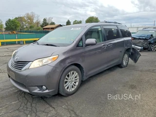 TOYOTA SIENNA XLE 8-PASSENGER