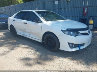 TOYOTA TOYOTA CAMRY SE