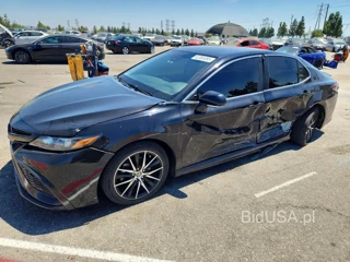 TOYOTA CAMRY SE