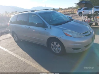 TOYOTA TOYOTA SIENNA LE
