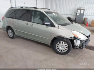 TOYOTA TOYOTA SIENNA LE